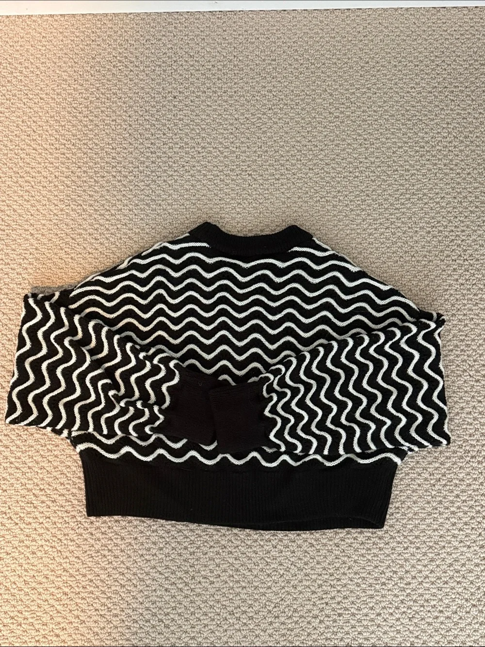 Divided by H&M Size Small Women's Black & White Wave Knit Sweater